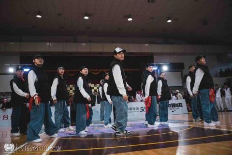 Sally - 參加大學爽街舞團體賽事