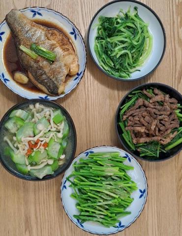 徐錫娟 - 紅燒鱸魚，鴻禧菇絲瓜，蘆筍佐胡麻醬，醬燒牛肉絲，清炒A菜