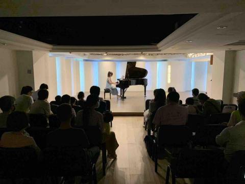 Angeline - 每年都會為大人小孩舉辦一場成果發表會！