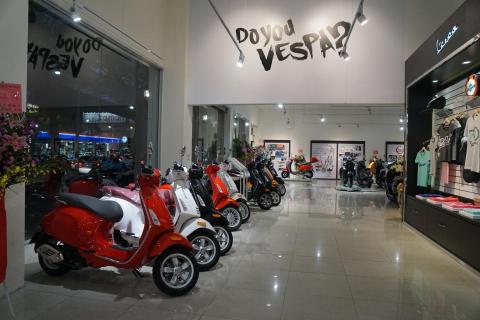 居易室內裝修(室內設計/裝潢/統包/水電/網路/驗屋) - VESPA機車旗鑑店(台中文心路) 居易室內裝修(室內設計/裝潢/統包/水電/網路/驗屋) - VESPA機車旗鑑店(台中文心路)