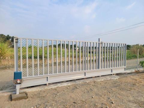 宇誠鐵工所 - 遙控電動大門