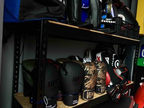 DANIEL - 共用拳套、教學裝備，使用皆是優質品牌（VENUM、TOPKING、UFC、PUNCH、TWINS、RDX )