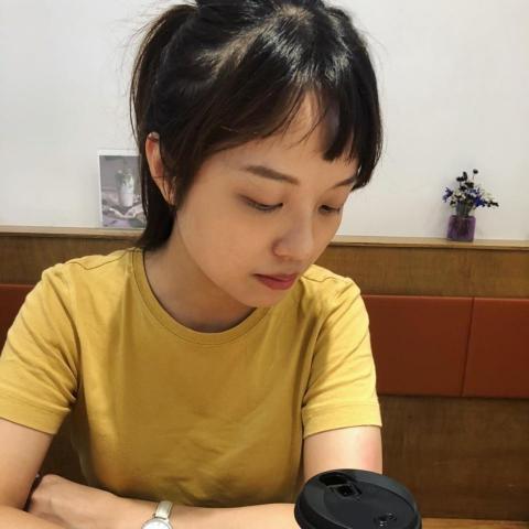 提供工作內容服務的專家Zoe