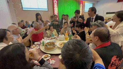 夏蕊全方位活動主持 /全方位活動企劃/場地佈置/水中模特兒 - 逐桌敬酒