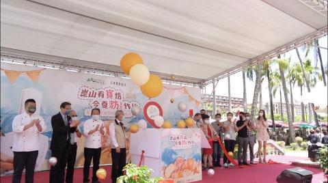 林杺宜 - 崑山科大餐飲系與吳寶春在學校開設烘培坊
邀請公廣系的畢籌組設計所有流程並參與開幕典禮