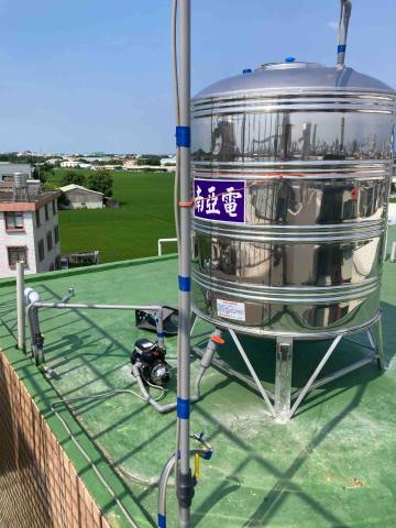 沁翊工程有限公司 - 水塔加壓機安裝