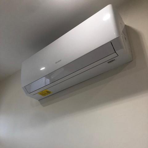 提供台北冷氣安裝服務的專家小安