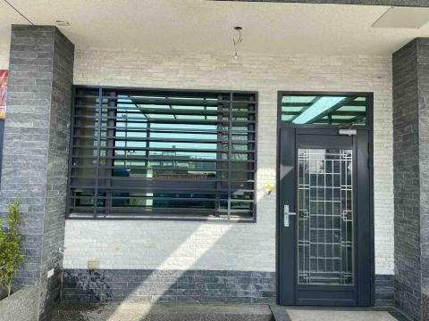 紀友文 - 防盜窗