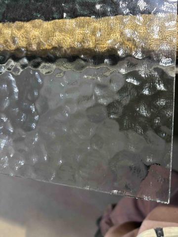 羅亞亞工作室 - 這個是5mm水波玻璃
適合用在玄關造型門上面！