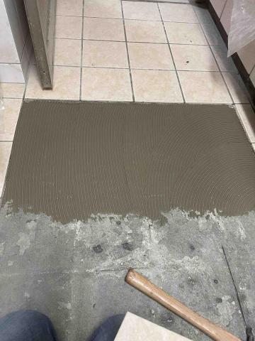 小郭 - 磁磚施工中