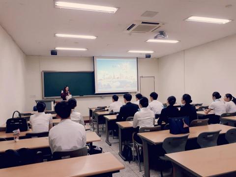 林采薇 - 於韓國湖西大學擔任實習中文老師