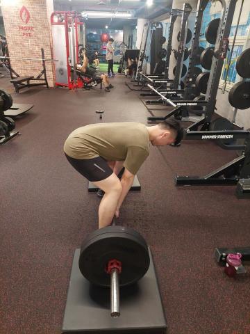 Lyon肌力與體能 運動按摩 - 硬舉動作調整