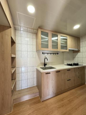 陳富銚 - 淡色系木紋風廚房