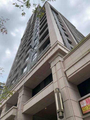 林政緯 - 大樓玻璃清洗