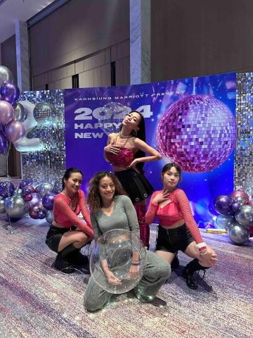 蔡佩璿 - 歌手吉巴萘的跨年舞監