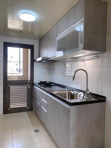 陳富銚 - 工業風門板，灰色冷色調真的很有質感