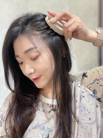 崔普小哀 - Mapepe 頭皮按摩洗髮梳