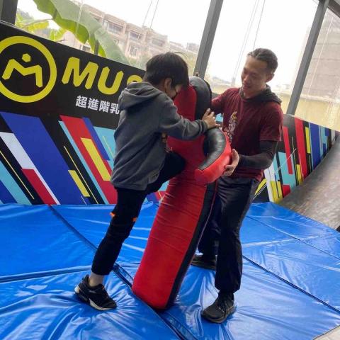 DANIEL - 兒童冬令營-泰拳衝頂膝