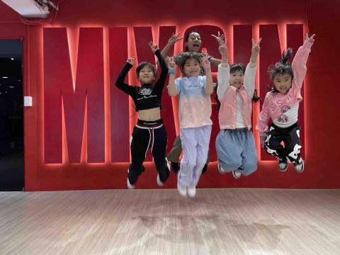 蔡佩璿 - 兒童waacking課程