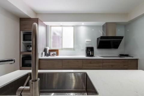 陳富銚 - 開放式ㄧ字型廚房配上大型中島