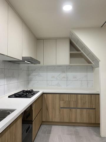 陳富銚 - 混搭風，白色布紋搭配微深色木紋，豪無違和感