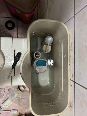 張家峻 - 馬桶水箱零件更換