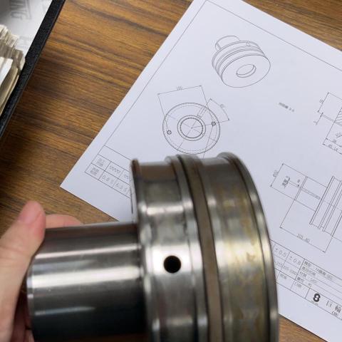 提供銑床服務的專家顏