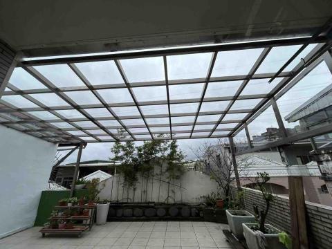 翼鳴有限公司 鋼鋁工程 - 白鐵採光罩（5x10公分扁管）