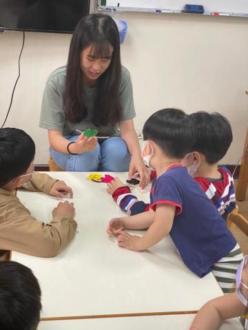 鄭以涵 - 擅長與小孩互動