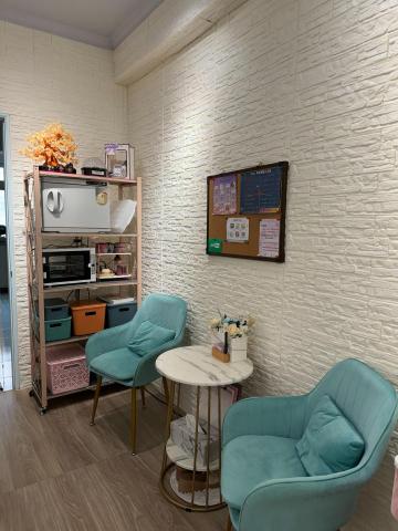 黃莉樺 -  Emily美妍美體工作室*有蒸熱毛巾箱*還有乾淨*衛生*

安全*消毒*的消毒箱~~*讓顧客安心*放心*安全*顧慮!!!

