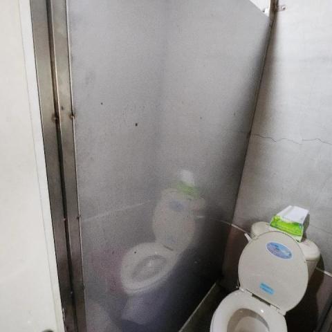 居家修繕/不鏽鋼、鐵件維修加固-魏師傅 - 工廠廁所不鏽鋼隔間3(舊門片) 居家修繕/不鏽鋼、鐵件維修加固-魏師傅 - 工廠廁所不鏽鋼隔間3(舊門片)