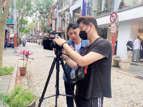 Lantings Studio影像彩妝主持工作室 - 客人邀約 人像形象拍攝 (中壢商圈街拍) Lantings Studio影像彩妝主持工作室 - 客人邀約 人像形象拍攝 (中壢商圈街拍)