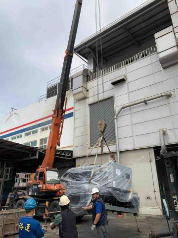 耀誠企業社 - 中央空調安裝前吊掛作業