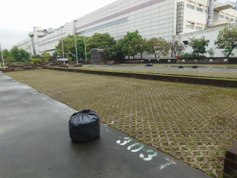 富群工程行 - 停車場割草