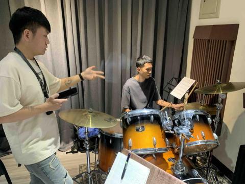 DIY MUSIC STUDIO 手作音樂工作室 - 爵士鼓課程