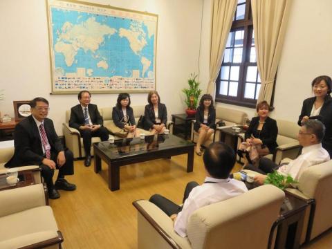 Claire/明穎 - 總統府外賓逐步口譯