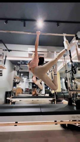 張馨予 - 高難度動作展示