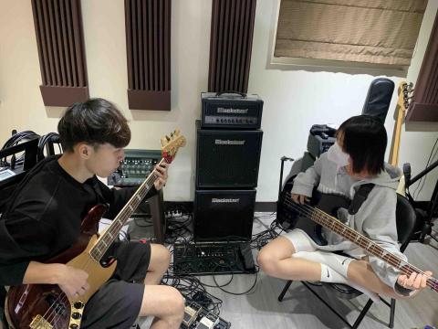 DIY MUSIC STUDIO 手作音樂工作室 - 電貝斯課程