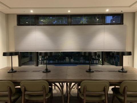 家豊窗簾傢飾館 - 公共空間
體現整體之美，在早晨也能利用窗簾的上下功能，獲得自然採光