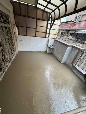 韓秉宏 - 水泥地坪作業