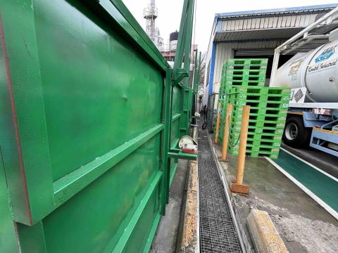 韓秉宏 - 桶箱噴漆