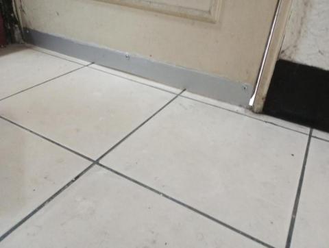 嘉澤滅鼠封堵防治工程 - 門檔安裝鋁板 嘉澤滅鼠封堵防治工程 - 門檔安裝鋁板