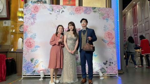 婚禮/活動主持人Wenny - 清水福宴餐廳午宴

新人指定帶文定儀式
好命婆與媒人婆集一身
最緊張的是新郎
因為要喝太太奉的茶?
⁡
新人自己整理了流程
影片跟曲目都編碼安排
對流程也非常細膩
讓我對稿很放心?
⁡
貼心詢問主持人便當葷素
即使天氣很冷也被妳溫暖
謝謝妳五顆星??讚美