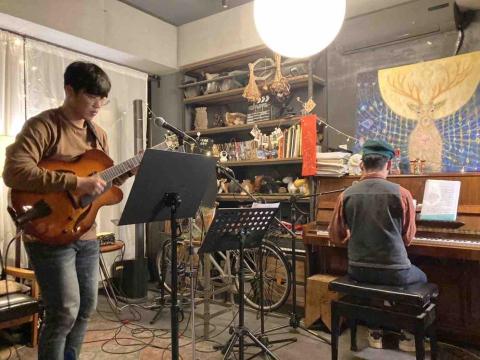 顧上揚 - 於《一文錢》演出