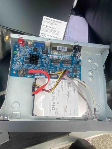 禾益弱電工作室 - 監視主機更換硬碟
