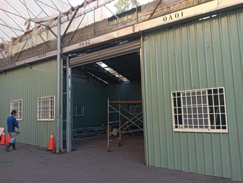 吳秉樺 - 鐵皮屋製造