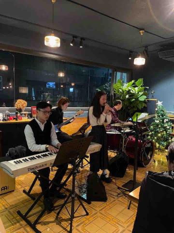 顧上揚 - 於《黑帽爵士咖啡酒吧》演出 - 四重奏