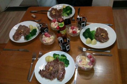 徐錫娟 - 水果沙拉、牛排餐