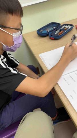 劉竹 -  在補習班教學齡前至小三數學