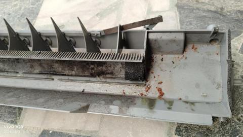 小黃工作間 - 清洗前的冷氣水槽